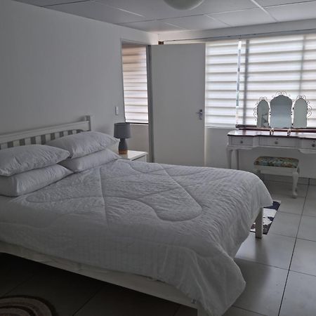 12 On Vaal Drive Guesthouse Вандербейлпарк Екстериор снимка