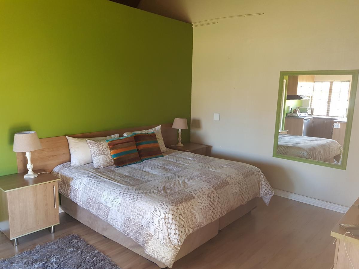 12 On Vaal Drive Guesthouse Вандербейлпарк Екстериор снимка
