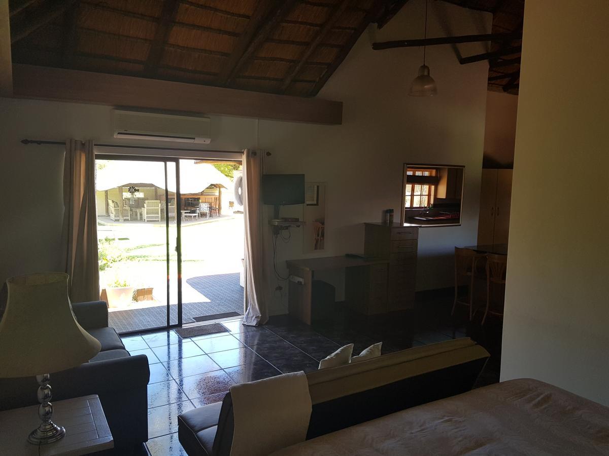 12 On Vaal Drive Guesthouse Вандербейлпарк Екстериор снимка