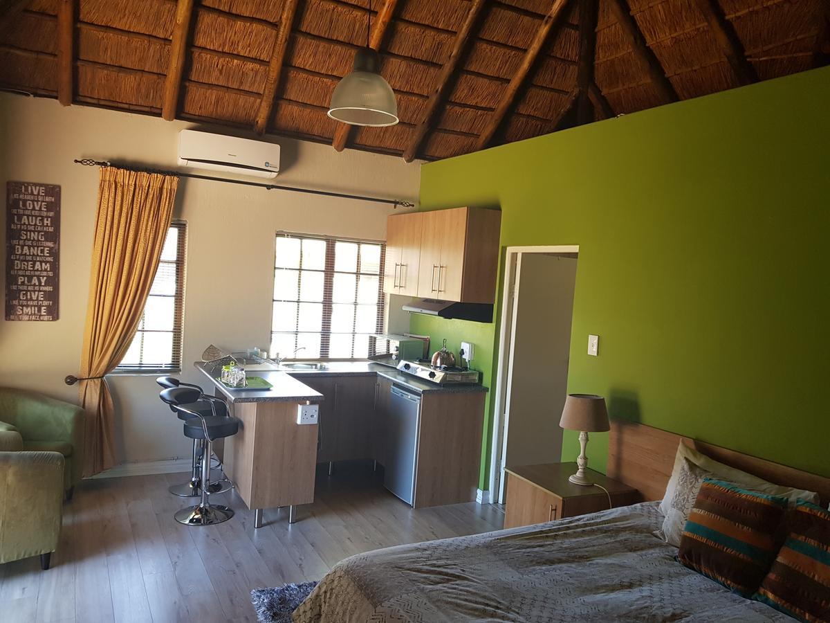 12 On Vaal Drive Guesthouse Вандербейлпарк Екстериор снимка