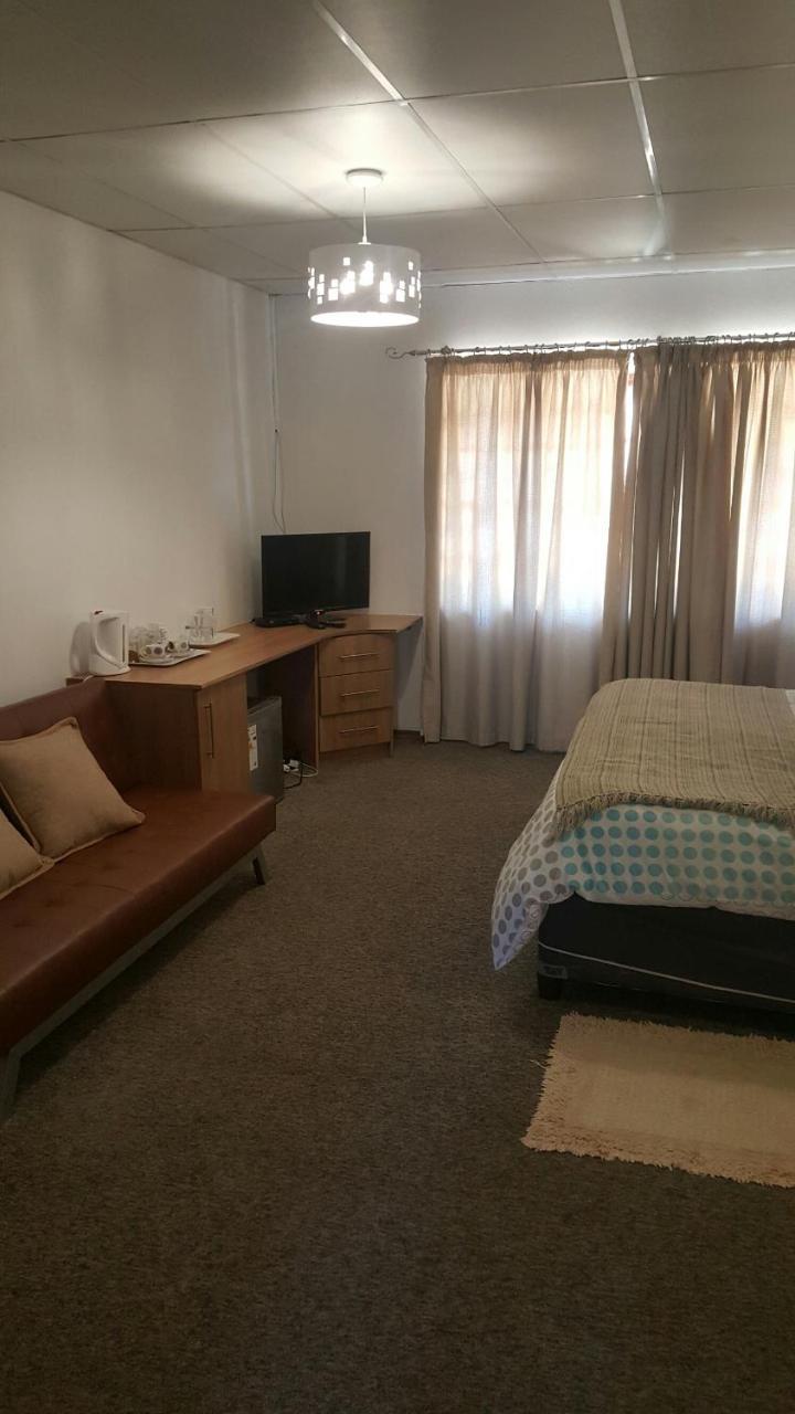 12 On Vaal Drive Guesthouse Вандербейлпарк Екстериор снимка