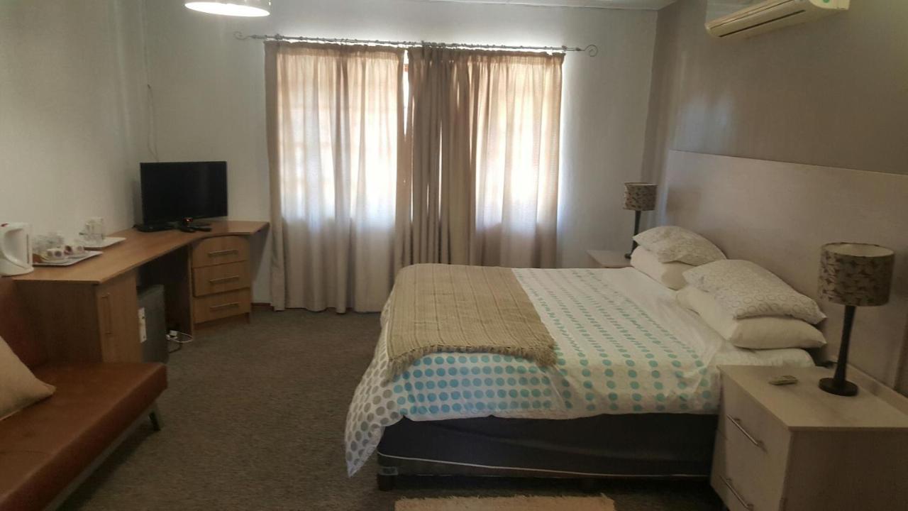 12 On Vaal Drive Guesthouse Вандербейлпарк Екстериор снимка