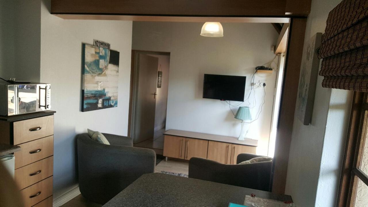 12 On Vaal Drive Guesthouse Вандербейлпарк Екстериор снимка