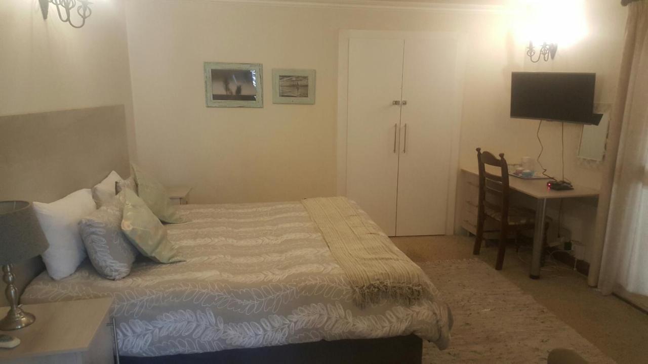 12 On Vaal Drive Guesthouse Вандербейлпарк Екстериор снимка