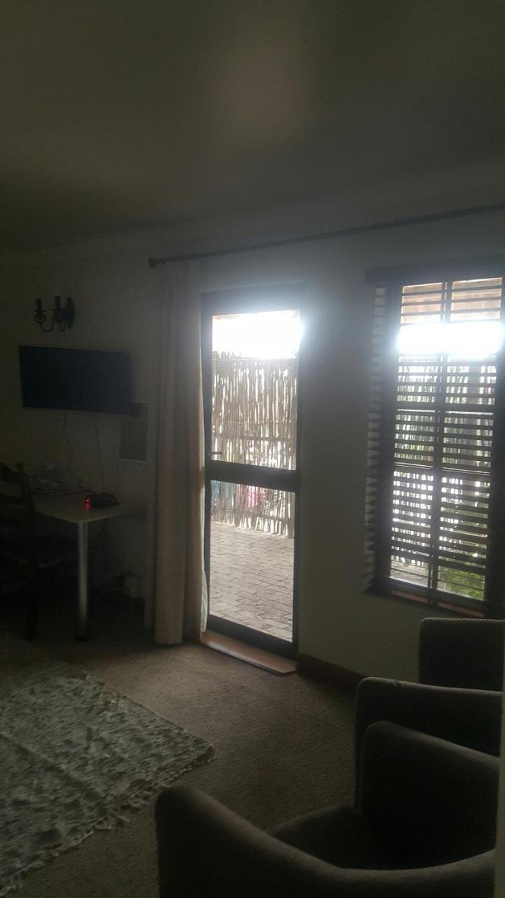 12 On Vaal Drive Guesthouse Вандербейлпарк Екстериор снимка