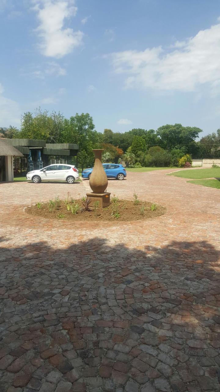 12 On Vaal Drive Guesthouse Вандербейлпарк Екстериор снимка