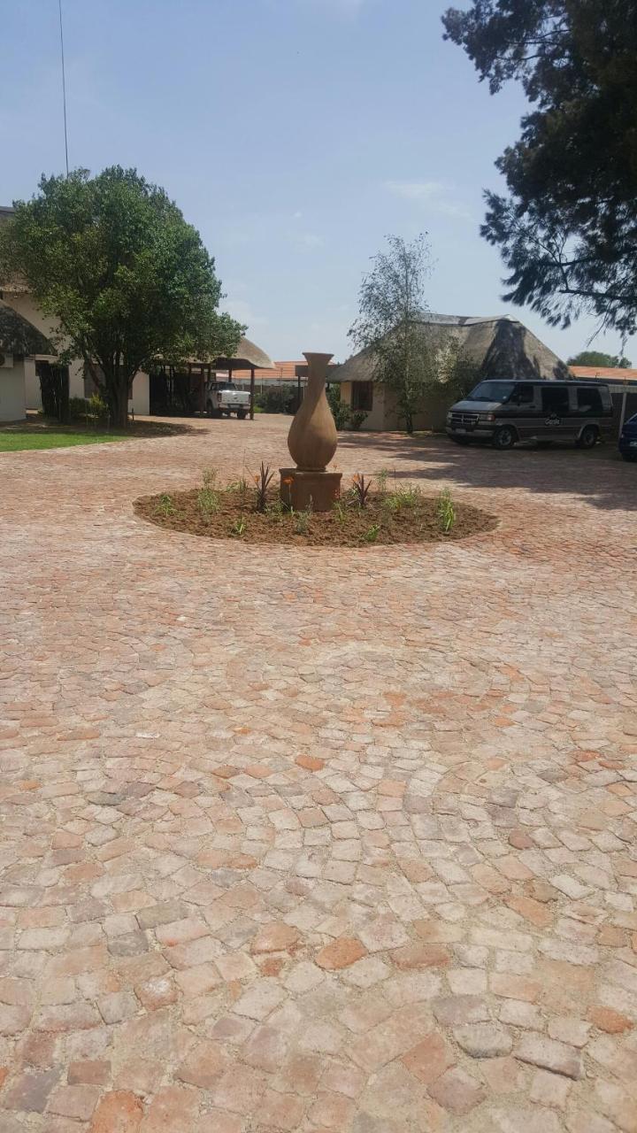 12 On Vaal Drive Guesthouse Вандербейлпарк Екстериор снимка